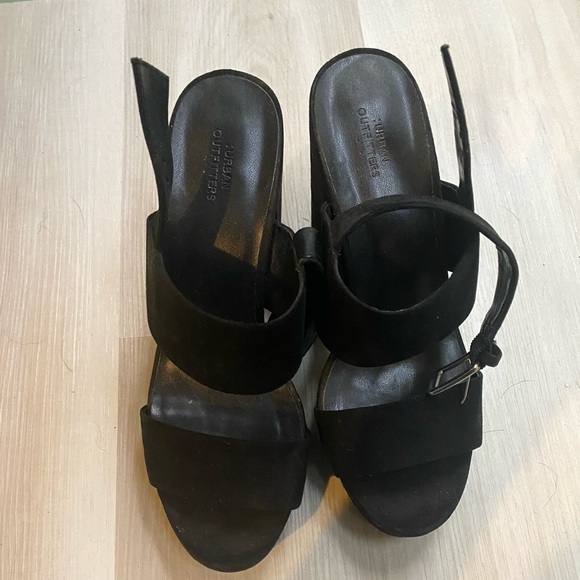 Black heels - Picture 1 of 4